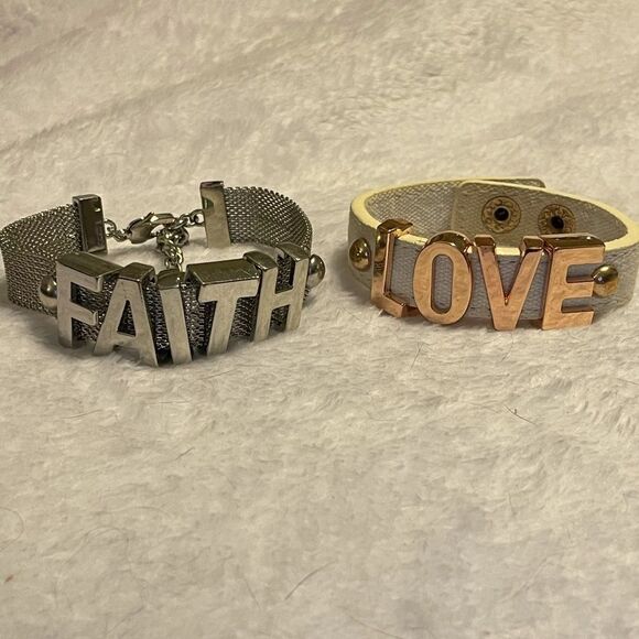BCBGeneration Lot of two Cuff Bracelet FAITH LOVE Silver, Rose Gold on White - Picture 1 of 8